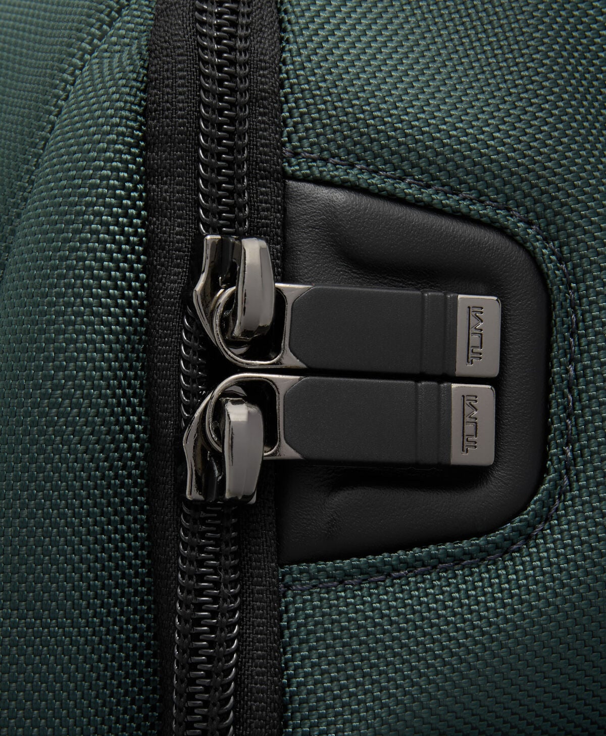 ALPHA Tumi Brief Pack