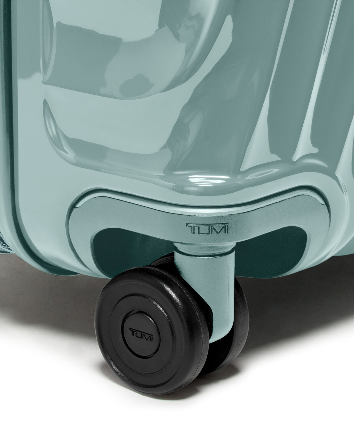 TUMI Short Trip Expandable Checked Luggage 66 cm